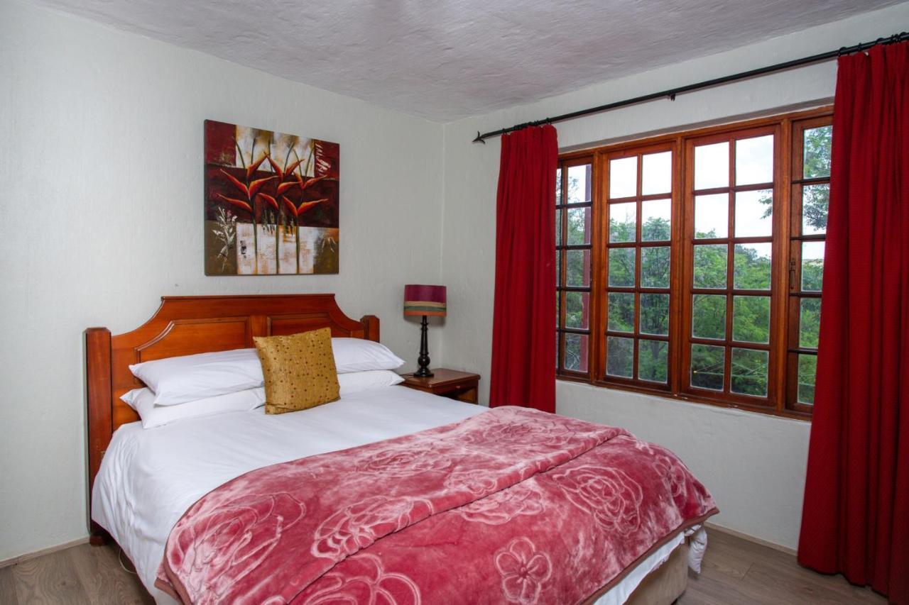 Whispering Pines Country Estate Villa Магалисбург Екстериор снимка