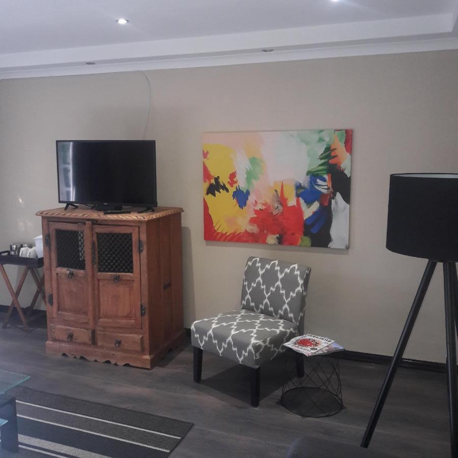 Whispering Pines Country Estate Villa Магалисбург Екстериор снимка
